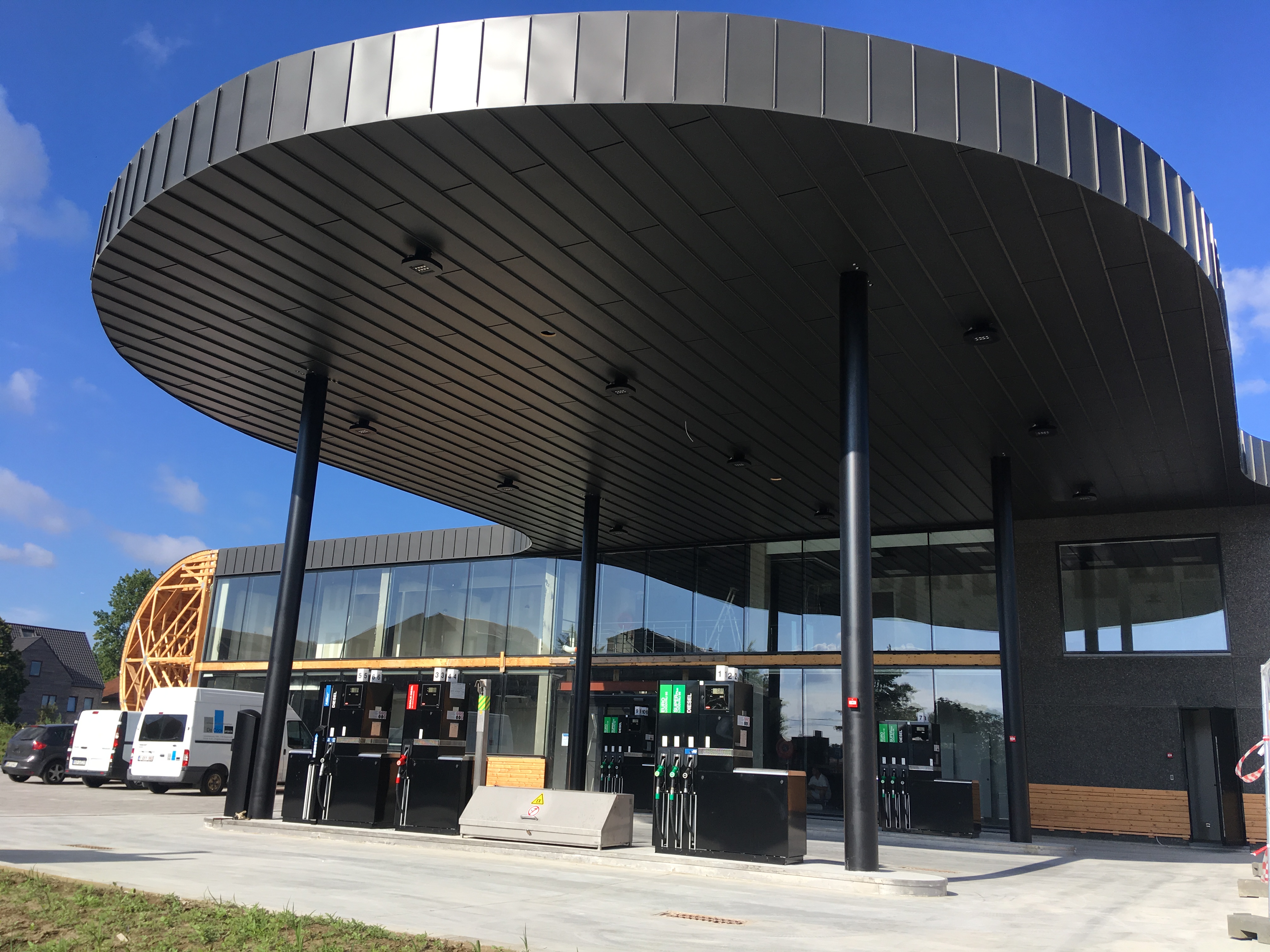 Bouw tankstation KMO zone La Corbeille